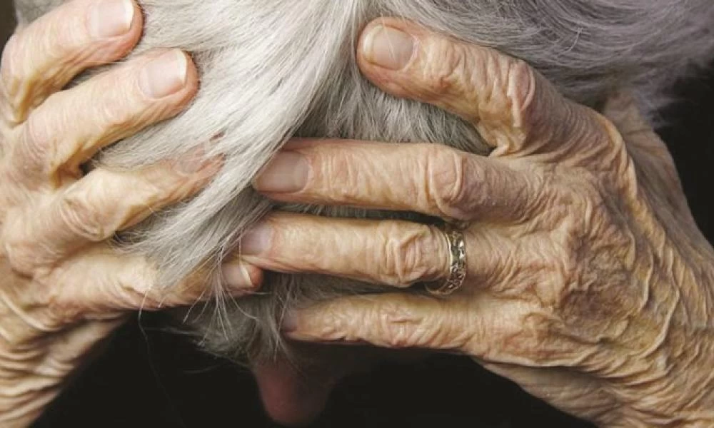 Έκαναν έξωση σε 90χρονη κι έμεινε δύο μέρες στο δρόμο
